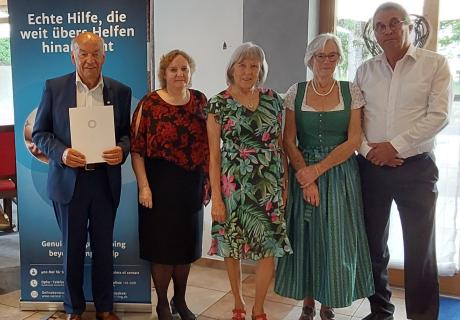 Weitere Auszeichnungen und Vertreter der Außenstelle (von links nach rechts):  Klaus Frank für 10 Jahre Opferarbeit, amtierende Landesvorsitzende Birgit Heller, Charlotte Hofmann 30 Jahre Außenstellenleitung, Ulrike Dietmann 30 Jahre Opferarbeit, Manfred Hofmann stellvertretender Außenstellenleiter 